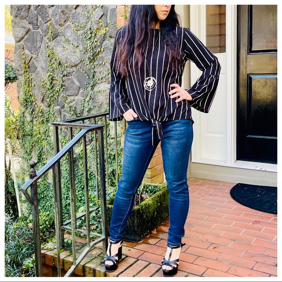 ✨LAST ONE✨Chic bell sleeves black stripes top - Picture 7 of 9